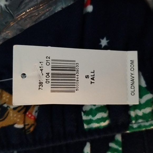 Old Navy Family Christmas Pajamas Reindeer & Sleigh Rides - Picture 5 of 5
